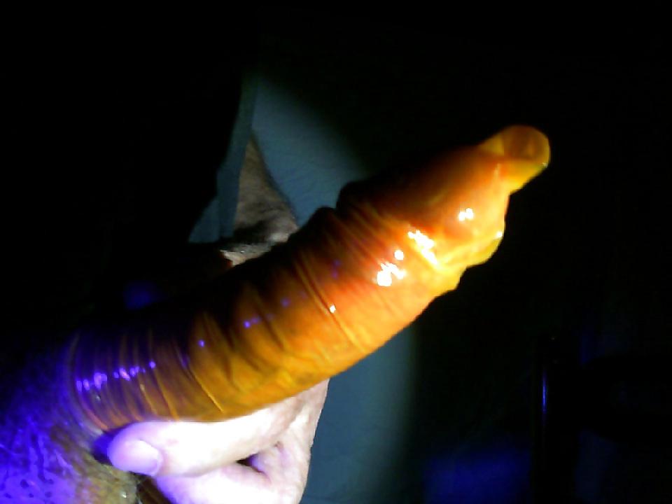 11P Orange condom