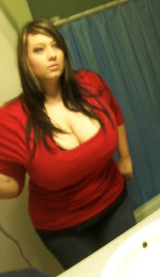 25P Busty Amateurs - Busty GFs - Candids & Self-Shot 