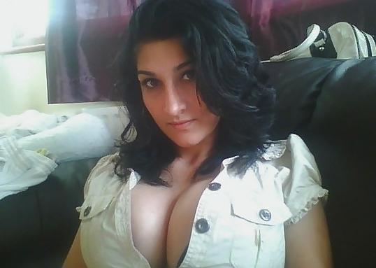 25P Busty Amateurs - Busty GFs - Candids & Self-Shot 