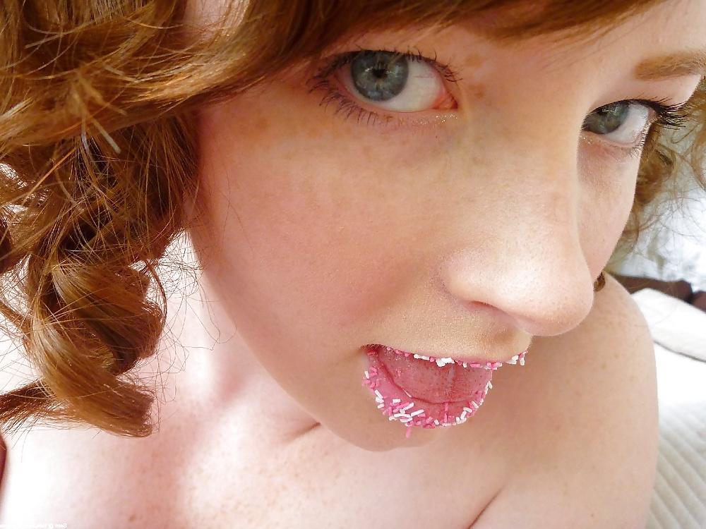 25P My collection 71 : busty girl plays with food