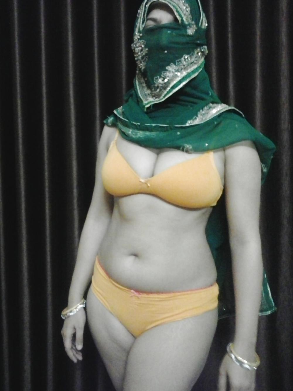 9P Desi Milf