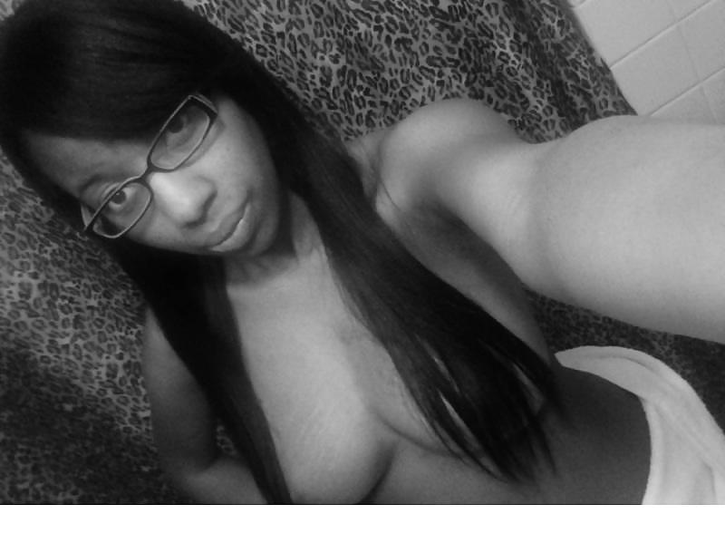25P Naughty Teen Self Shots 