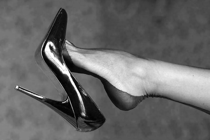 25P Foot and shoe fetish, anyone??