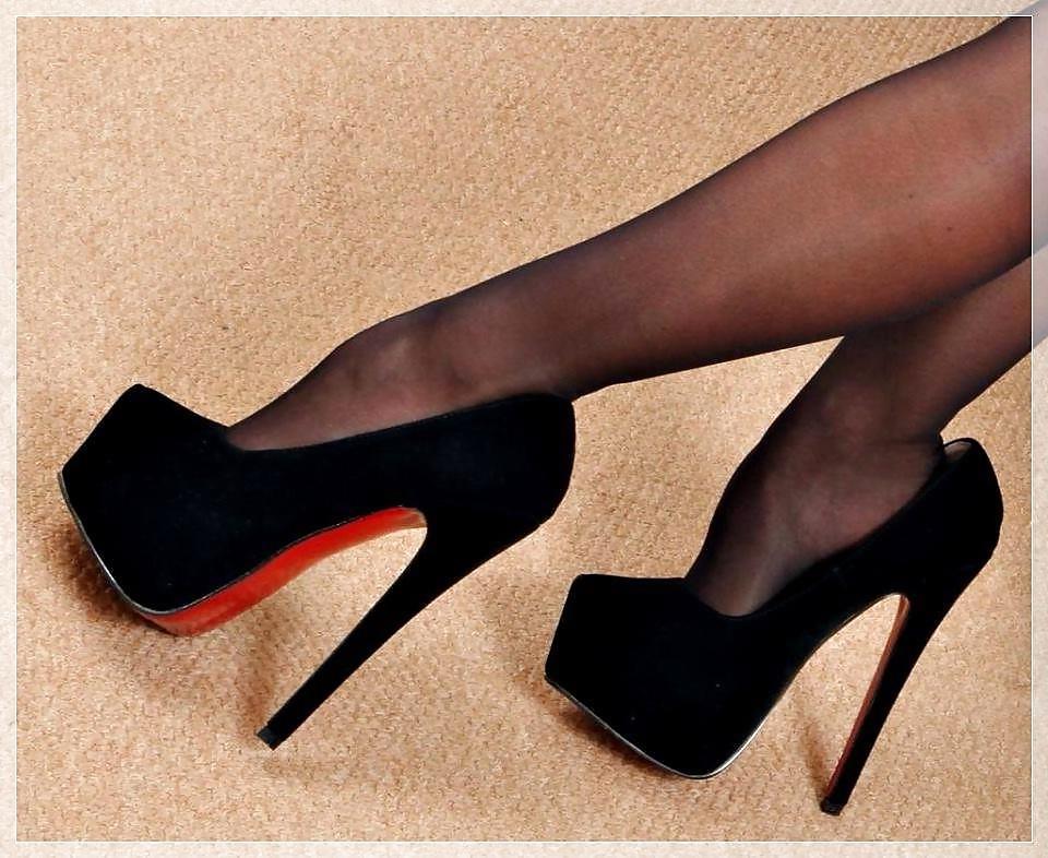 25P Foot and shoe fetish, anyone??