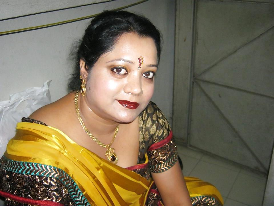 25P Desi aunty
