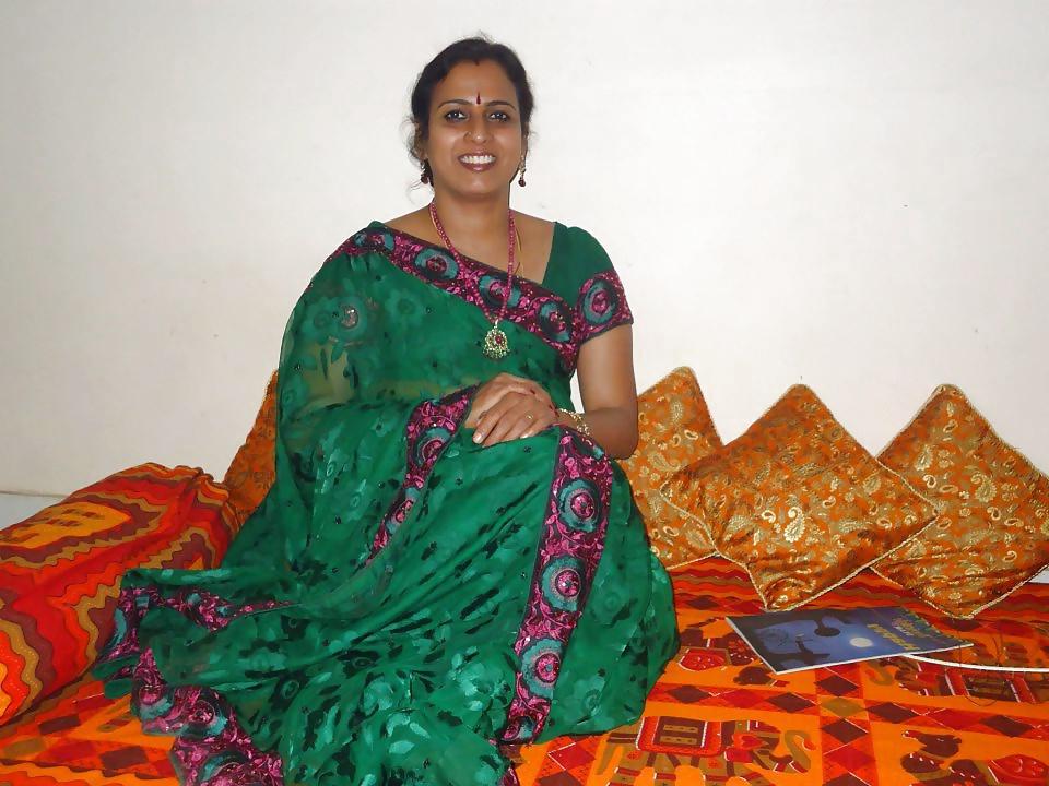 25P Desi aunty