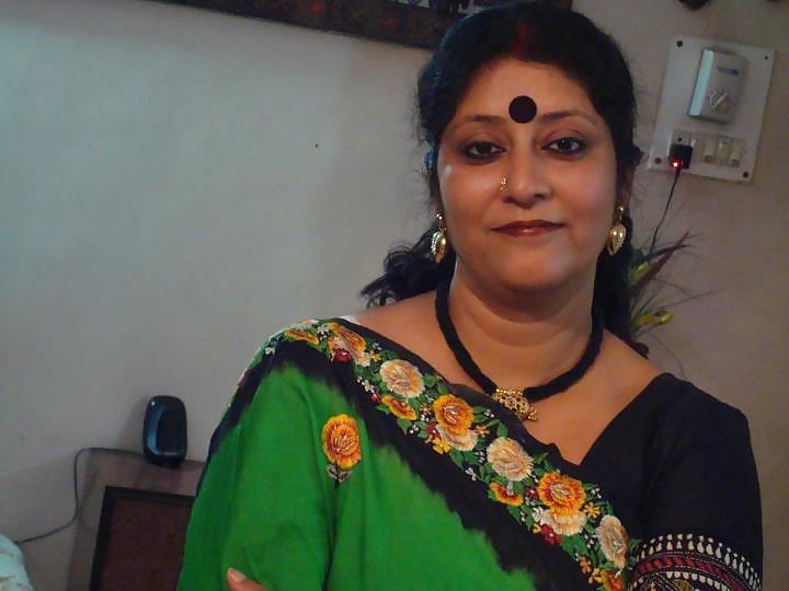 25P Desi aunty