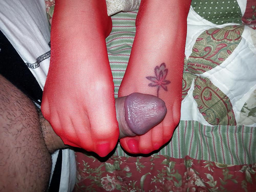 25P Red nylon Footjob