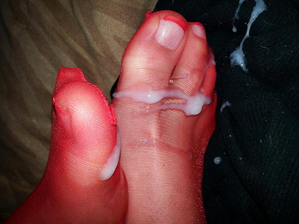25P Red nylon Footjob