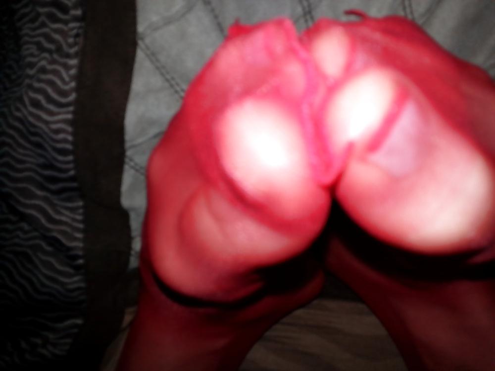 25P Red nylon Footjob