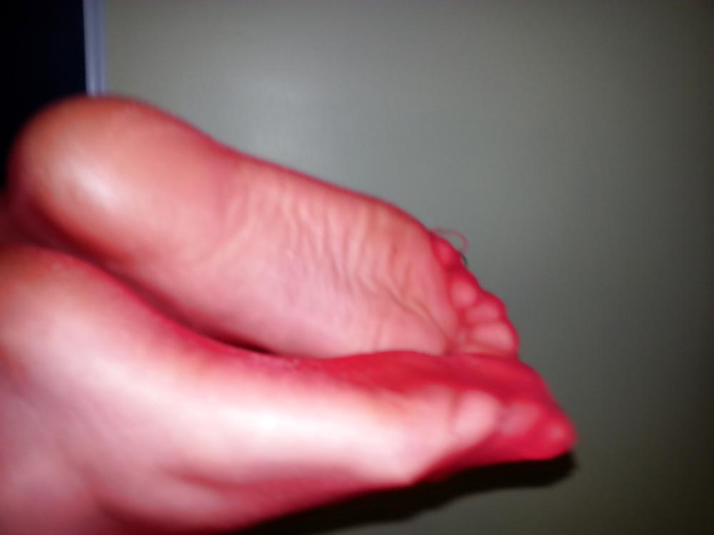 25P Red nylon Footjob