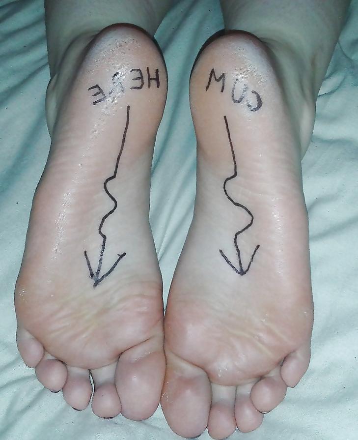 25P Girls feet drawn on