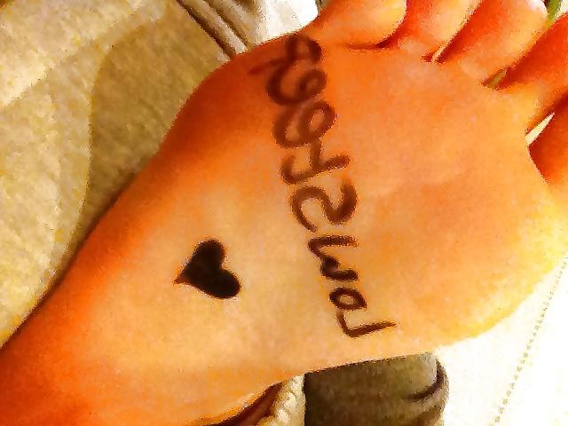 25P Girls feet drawn on