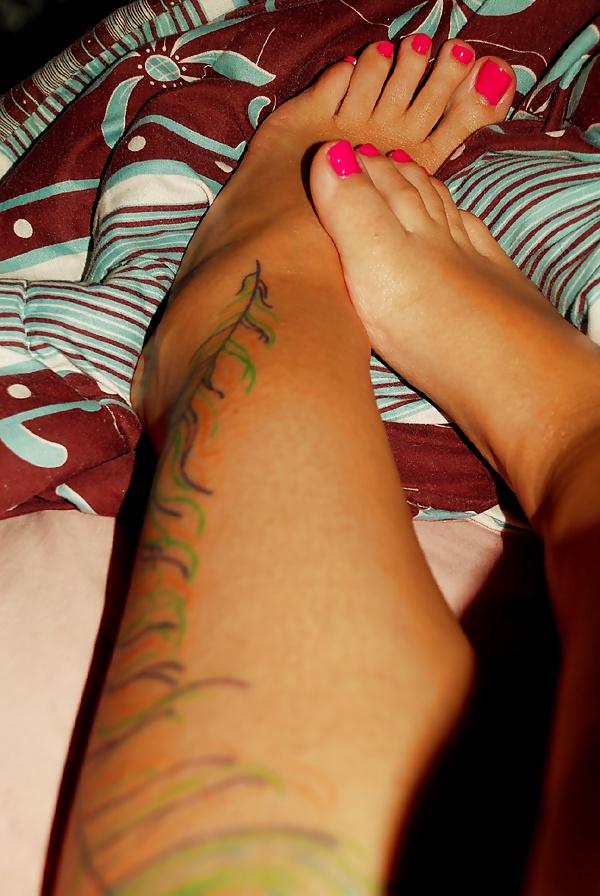 25P Girls feet drawn on