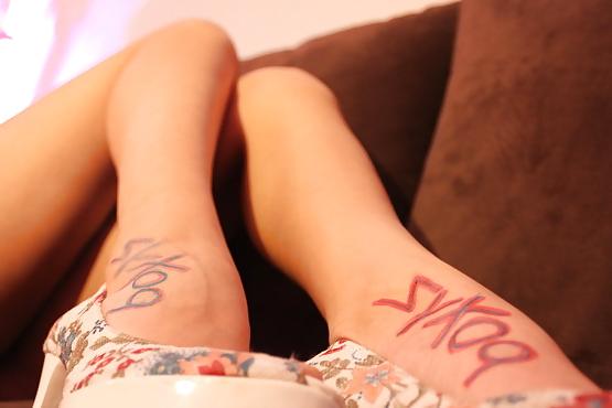 25P Girls feet drawn on