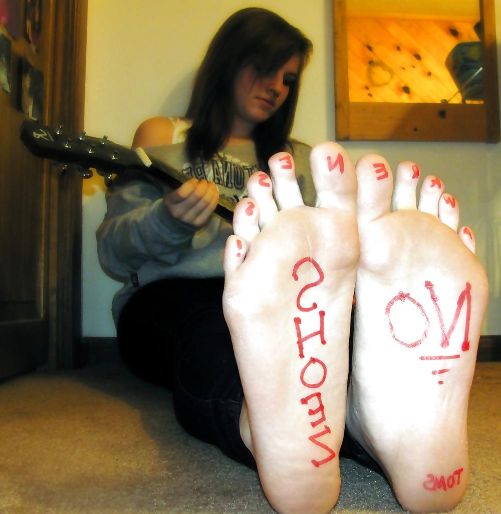 25P Girls feet drawn on