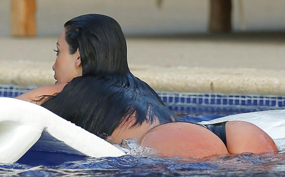 15P Kim Kardashian - This Slut needs a Hard Fuck !!!