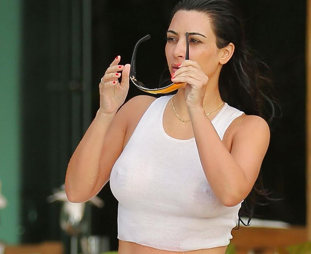 15P Kim Kardashian - This Slut needs a Hard Fuck !!!
