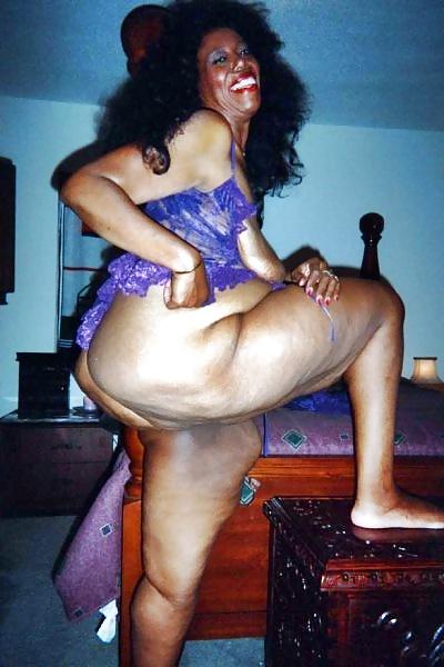 25P Older Saggy Black Beauty