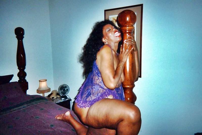 25P Older Saggy Black Beauty