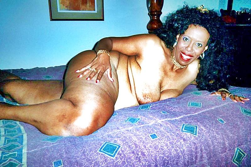 25P Older Saggy Black Beauty