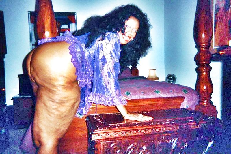 25P Older Saggy Black Beauty