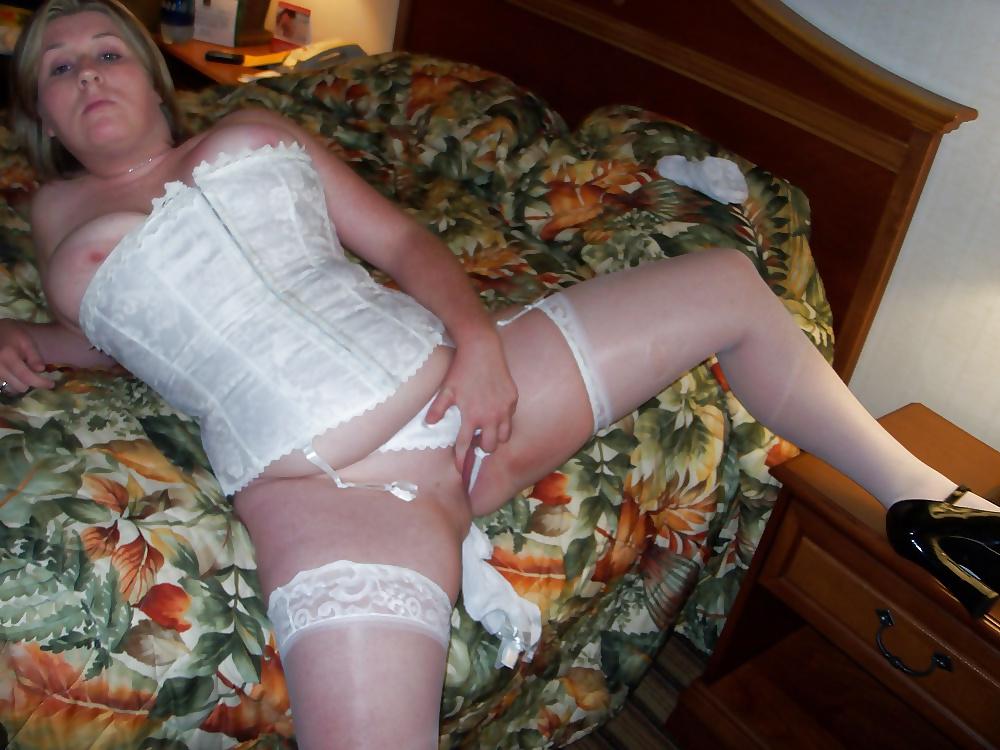 25P Steek me Kousen in me geile kut en draag me witte Corset 