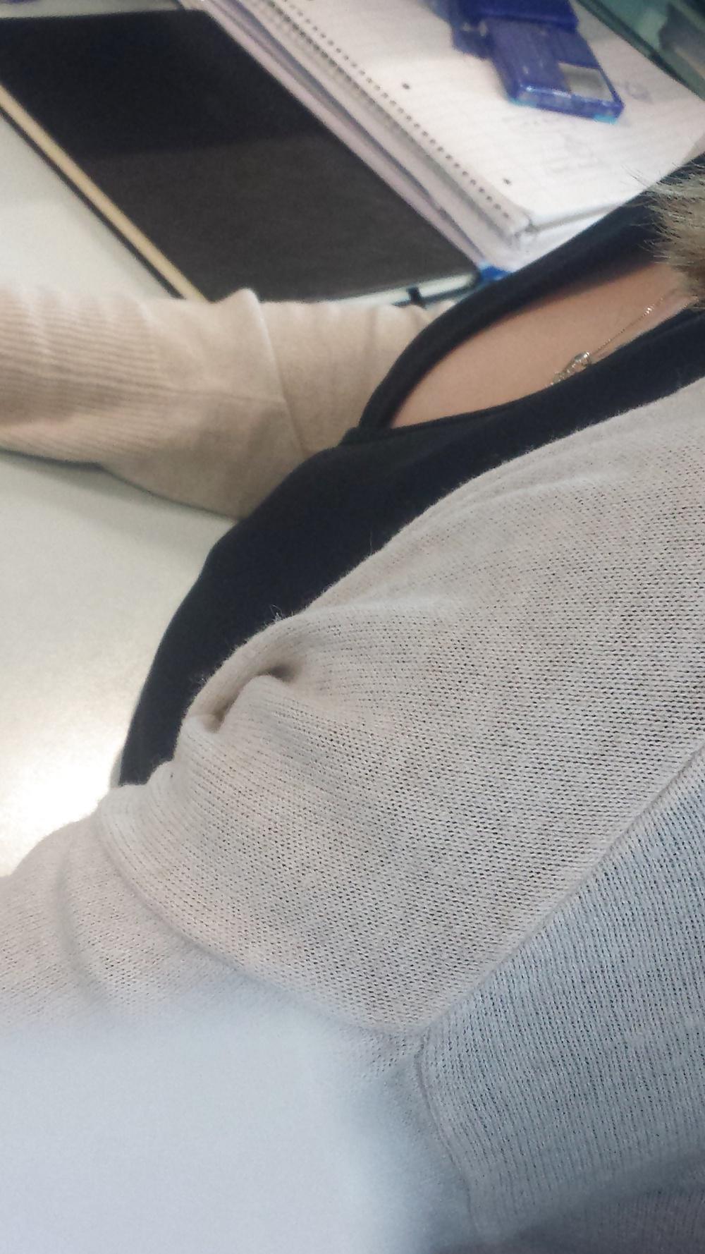 10P Downblouse attempts of Girl from work