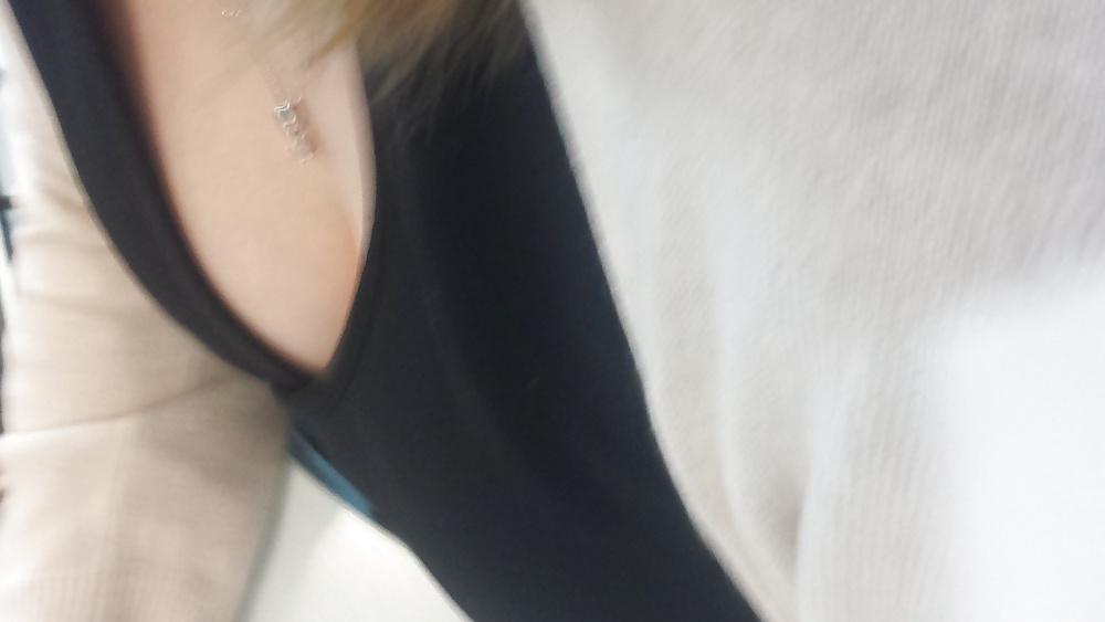 10P Downblouse attempts of Girl from work