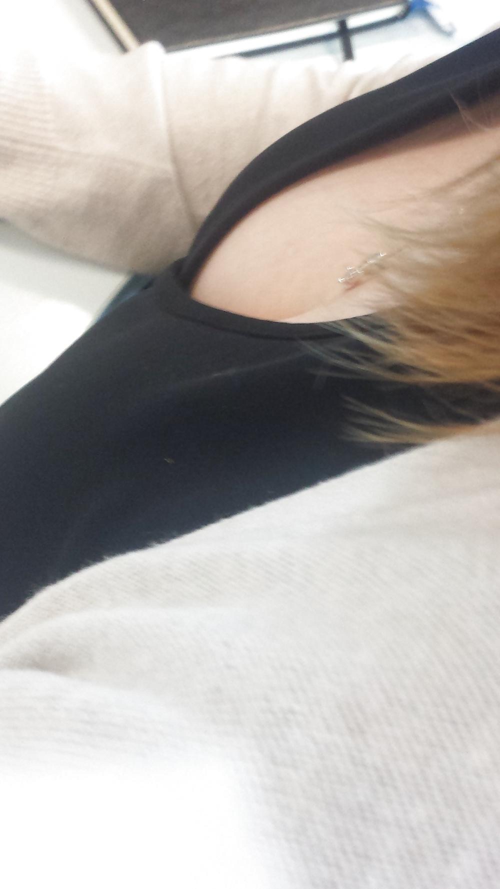 10P Downblouse attempts of Girl from work