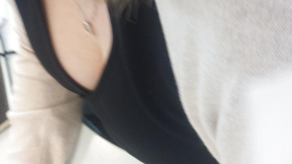 10P Downblouse attempts of Girl from work