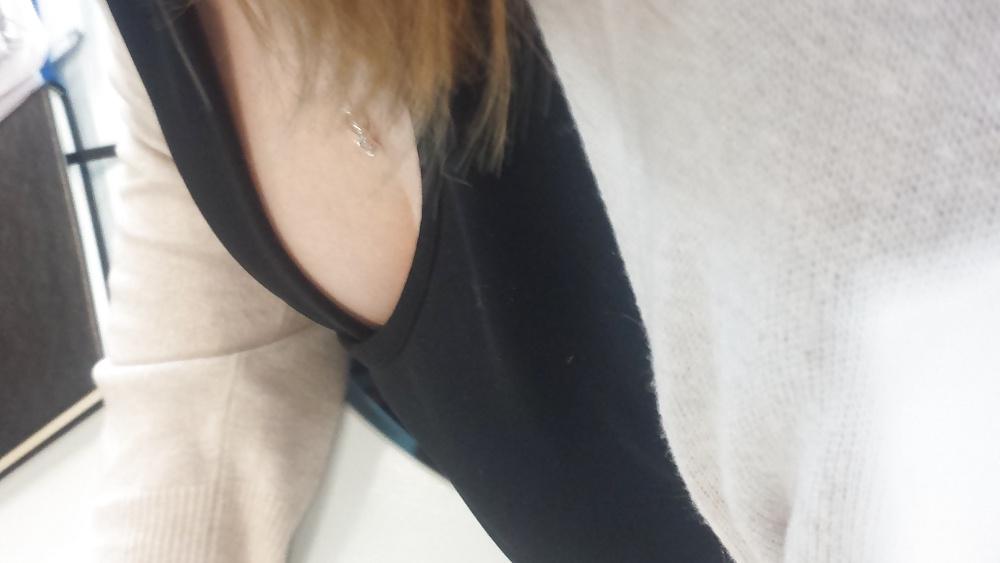 10P Downblouse attempts of Girl from work