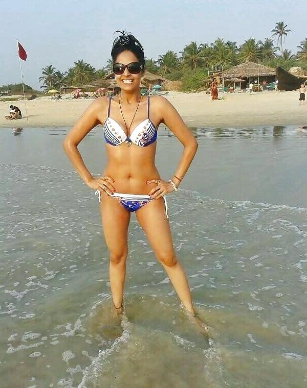 11P Desi Bikini Bash - 001