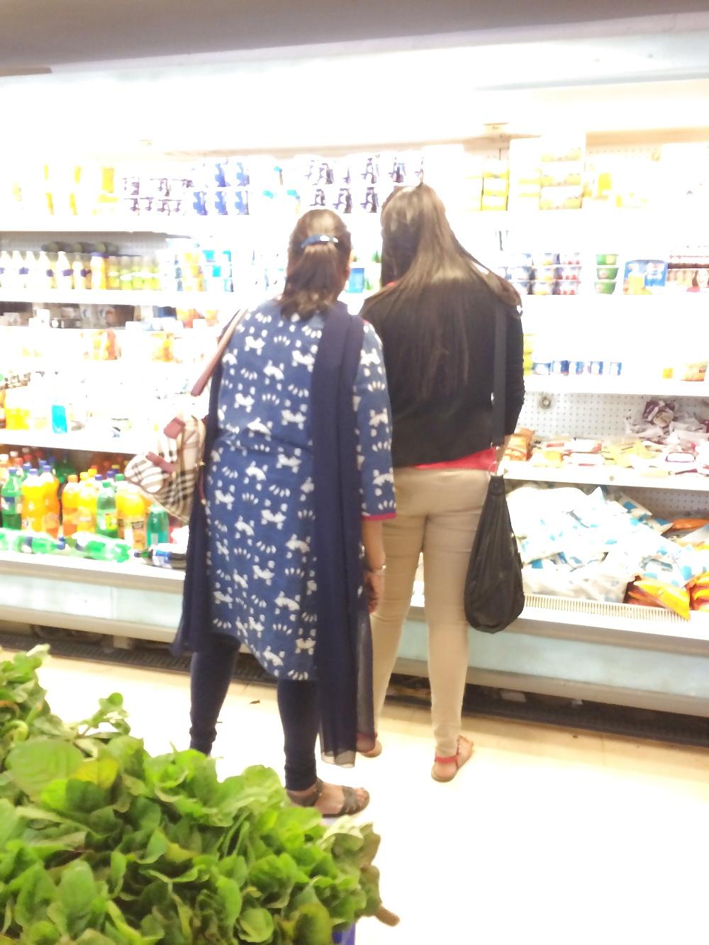 11P Voyager Indian Desi Girls
