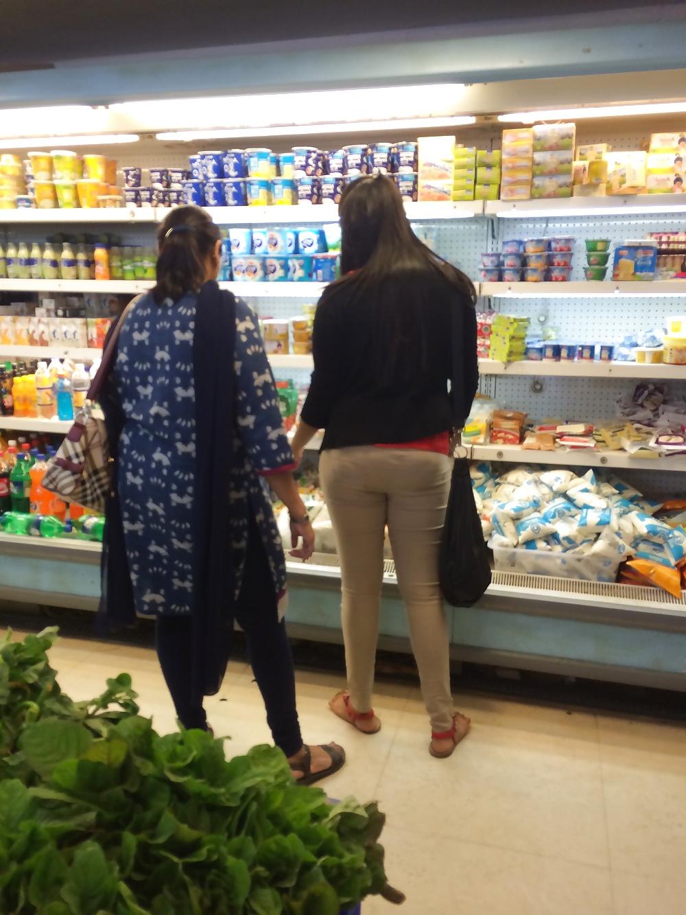 11P Voyager Indian Desi Girls