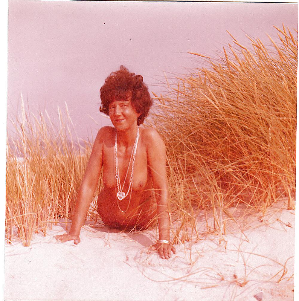 18P FKK Germany shot 1989 shows Heidi when she was 43 Years old 