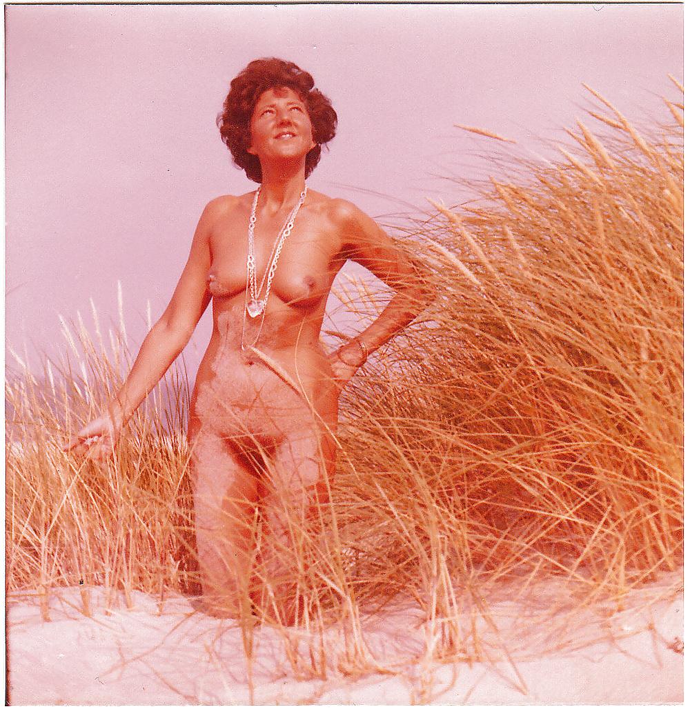 18P FKK Germany shot 1989 shows Heidi when she was 43 Years old 
