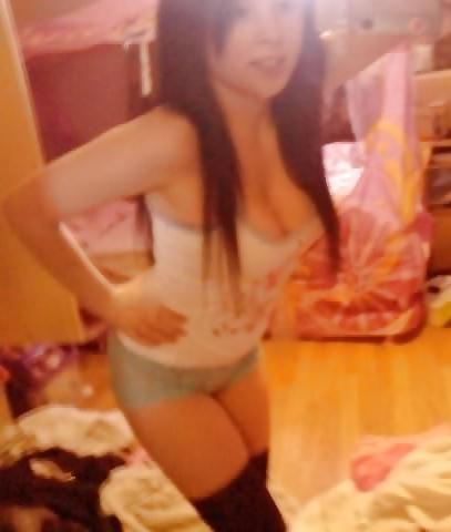 16P Busty amateur tease selfies