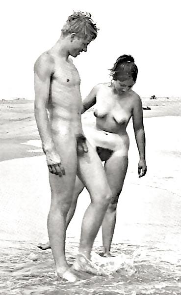 25P Everyday Amateur Nudity and Nudists (New n Old)