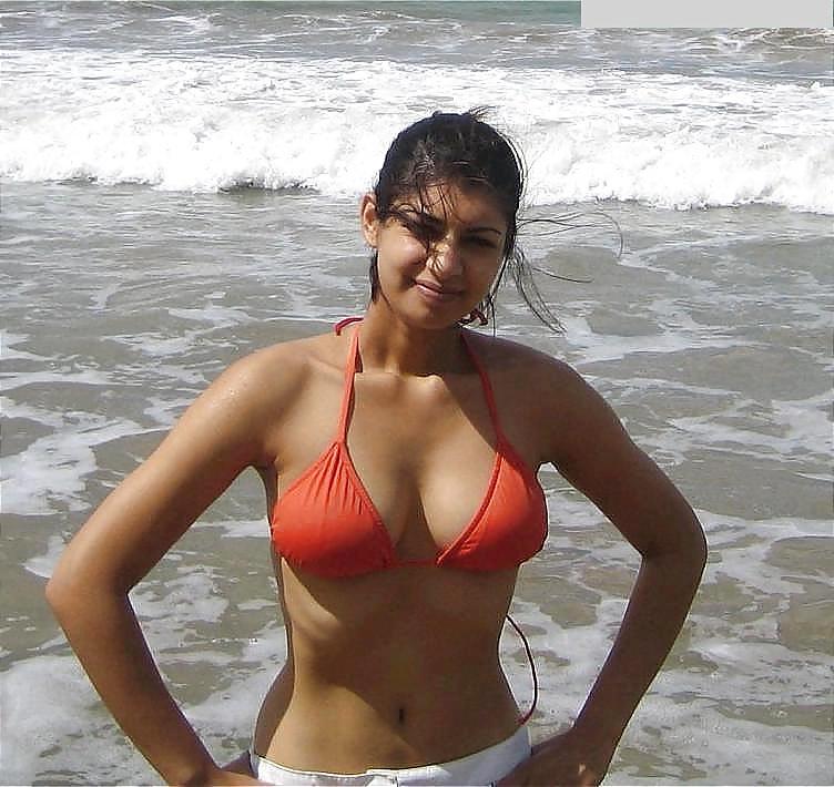 10P Desi Bikini Bash - 004