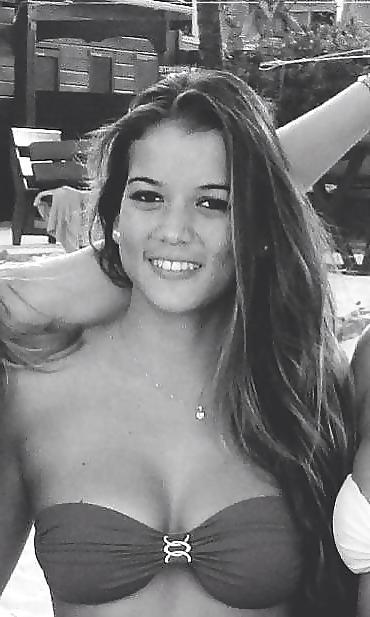 25P Putes en vacances (facebook whores on vacation)