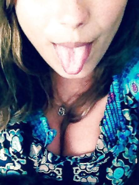 25P Putes en vacances (facebook whores on vacation)