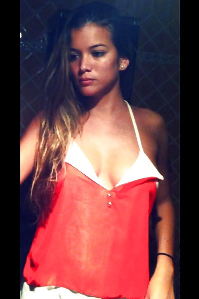 25P Putes en vacances (facebook whores on vacation)