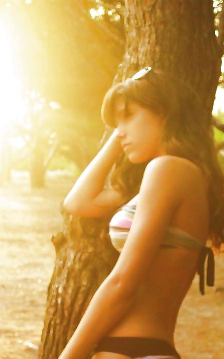 25P Putes en vacances (facebook whores on vacation)