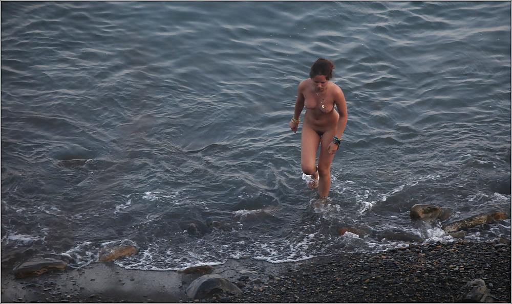 25P Nudisti na plyaze