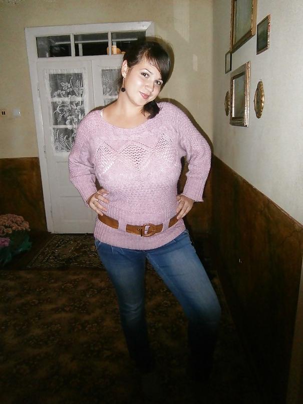 7P Busty Russian Woman 1847