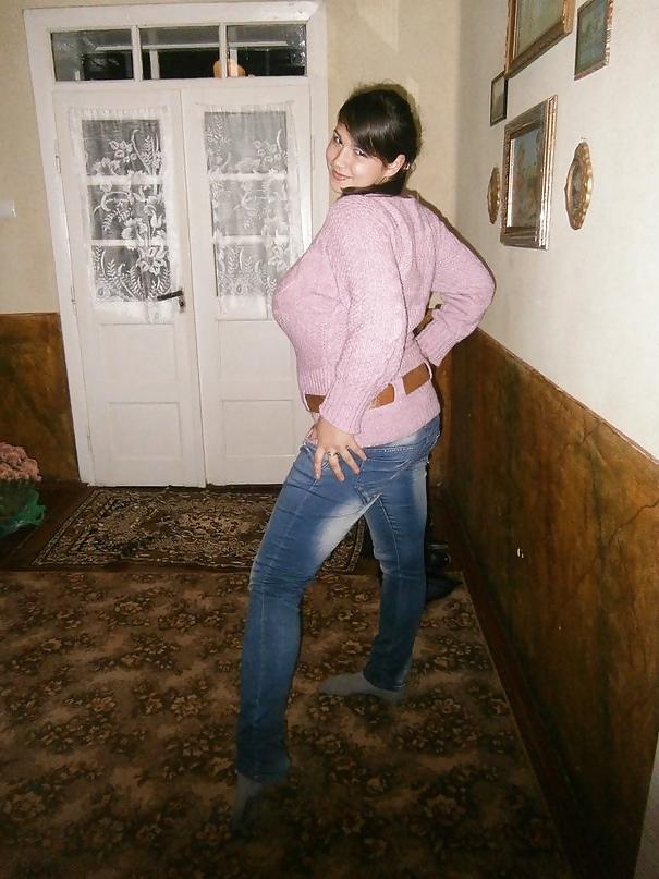 7P Busty Russian Woman 1847