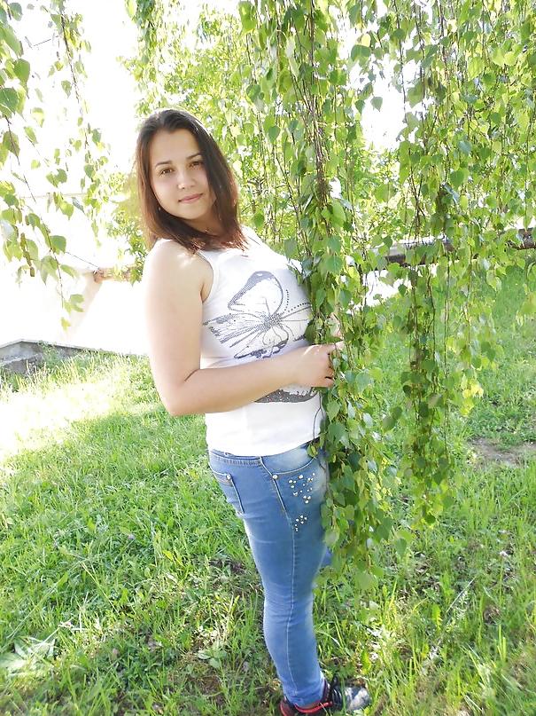 7P Busty Russian Woman 1847