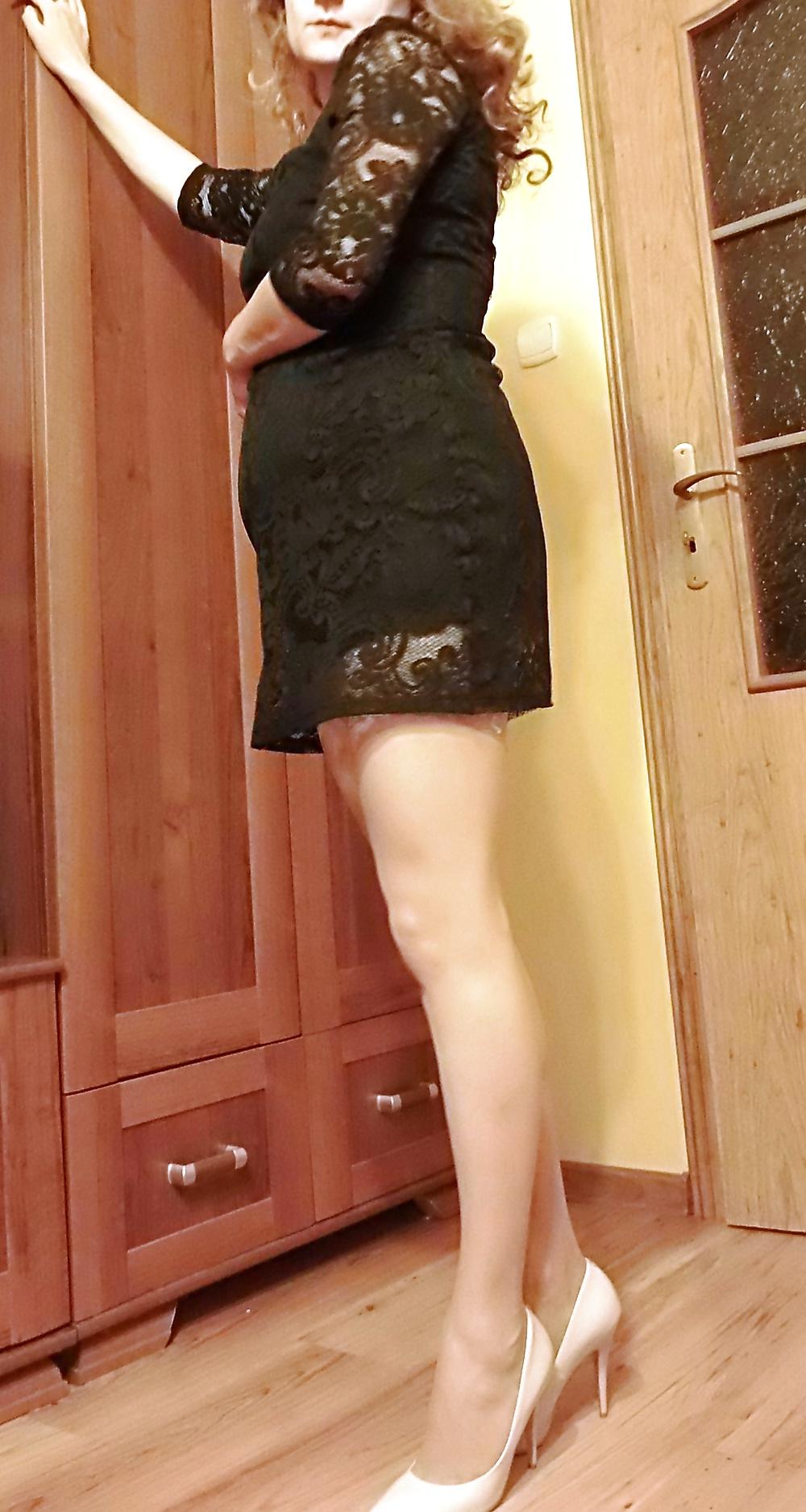 16P Amateurs spread legs and show us their pussy end tits 