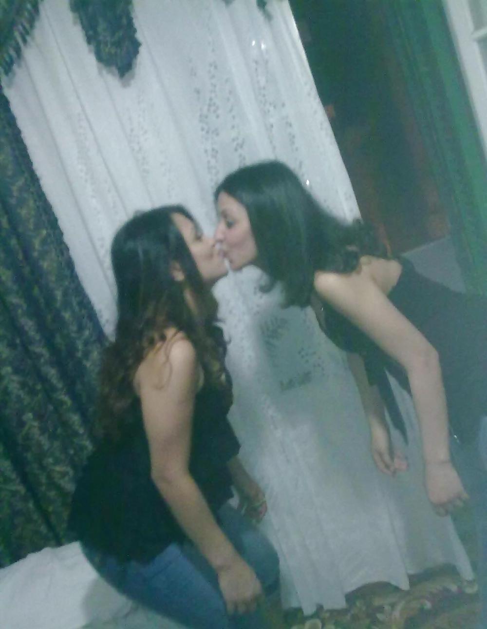 25P Arab Girls 3